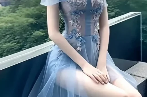 百万粉丝的网红塌房制造农村穷苦人设博同情被曝光家庭富裕