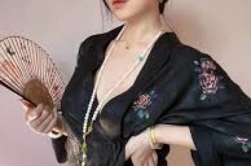 陪吃陪玩只是冰山一角带女偷腥、游轮派对、假戏真做个个荒唐